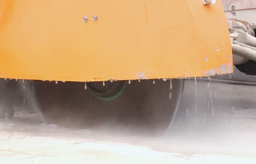 湿式工法コンクリートカッター工法（フラットソーイング工法）