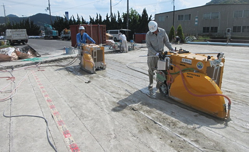 湿式コンクリートカッター工法（フラットソーイング工法）の実績写真